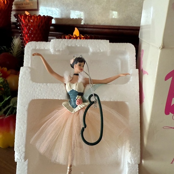 2001 Barbie Christmas Ornament - Picture 5 of 9